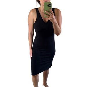 Gap women’s sleeveless v neck side slit Black Midi Dress
Sz xs with stretch
